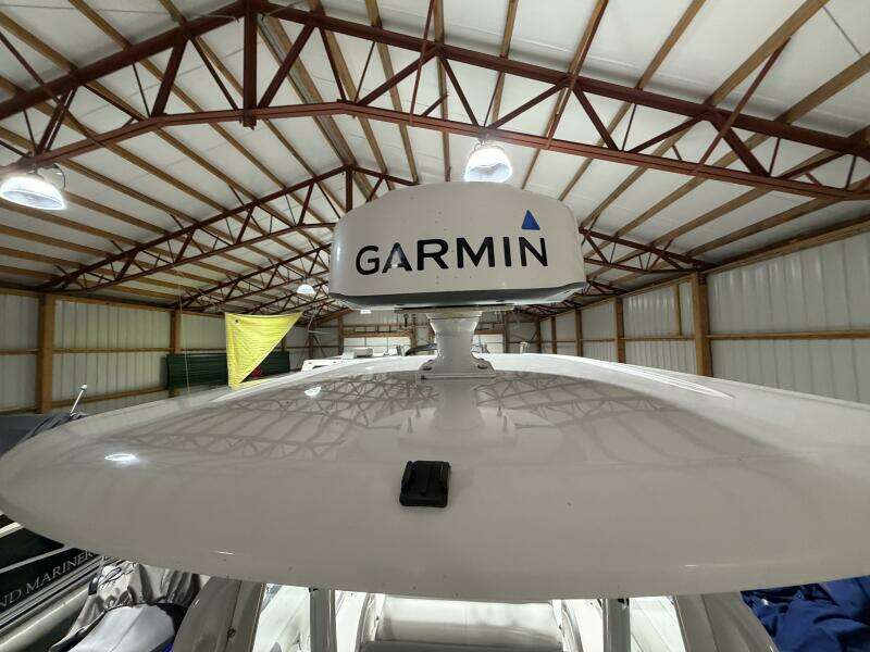 2016 Everglades 230 Center Console