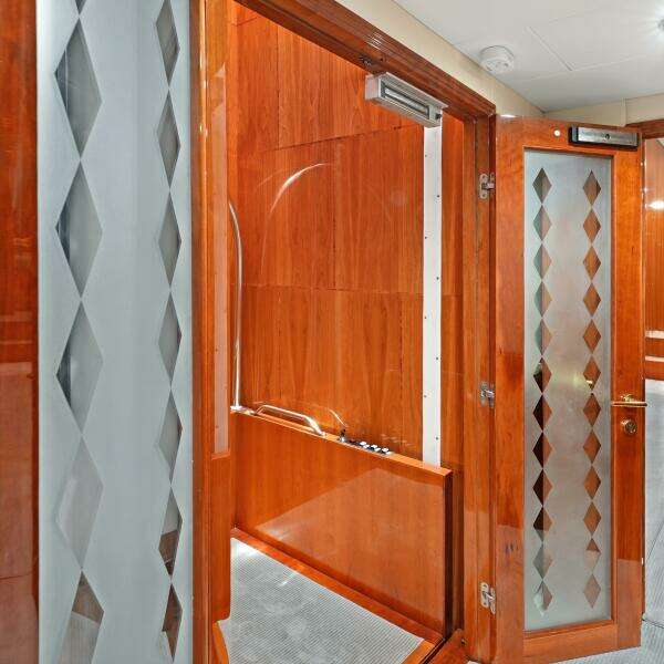 2003 Hargrave Sky Lounge