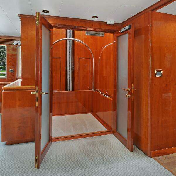 2003 Hargrave Sky Lounge