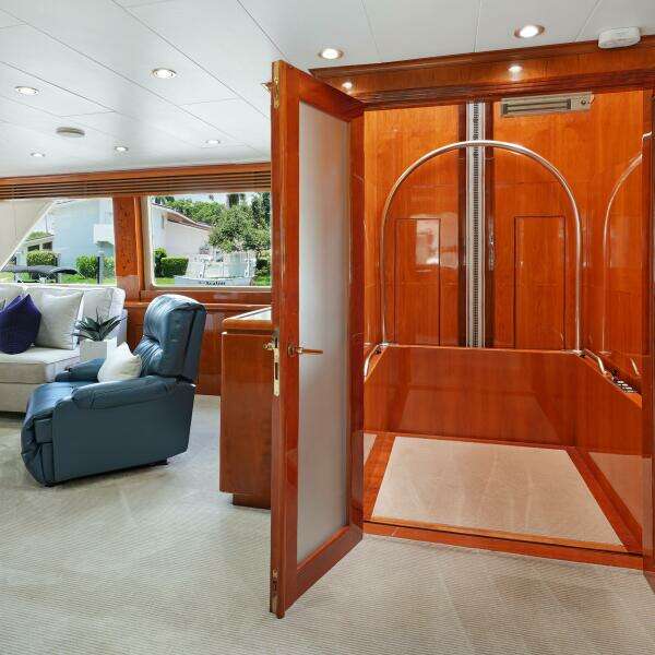 2003 Hargrave Sky Lounge