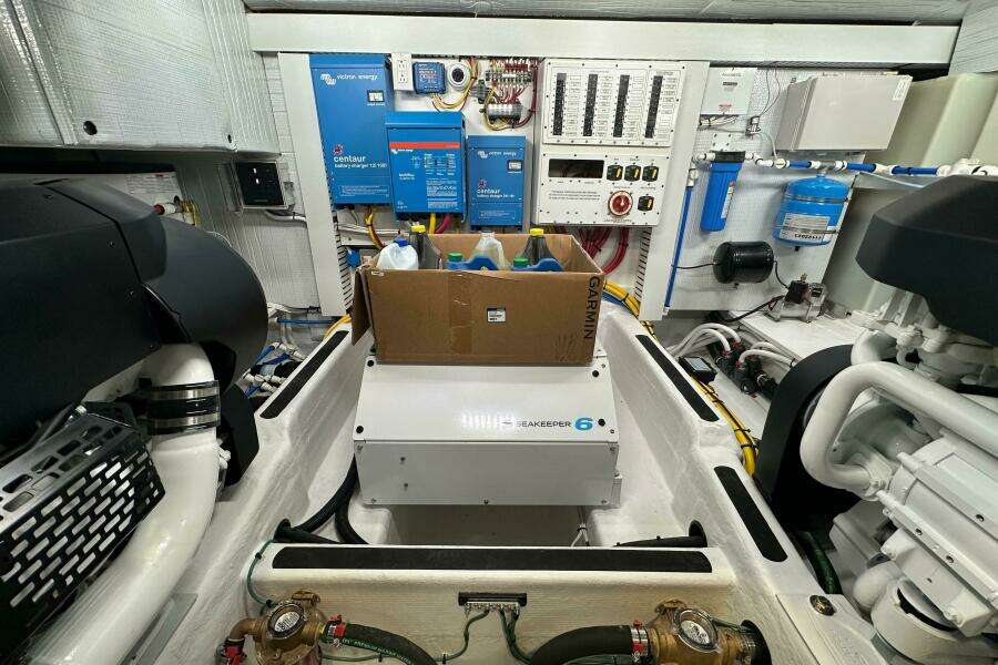 2025 Sabre 48 Salon Express