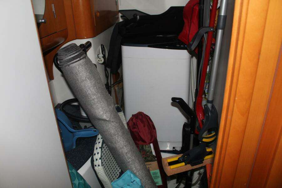 2004 Lagoon 43 Power Cat