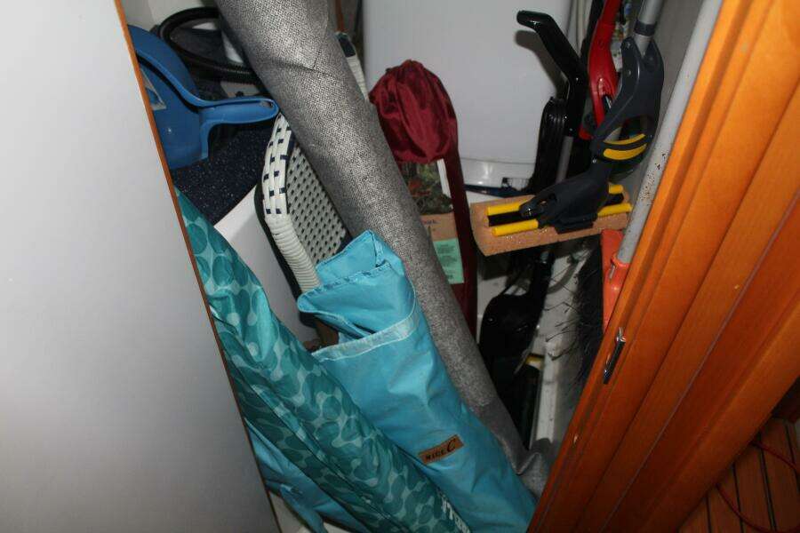 2004 Lagoon 43 Power Cat