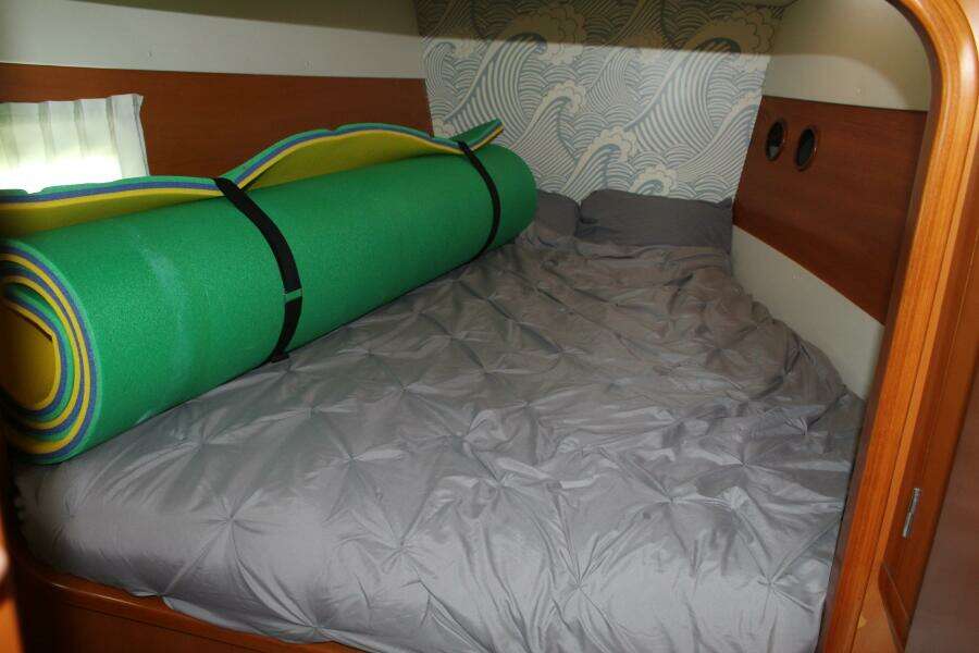 2004 Lagoon 43 Power Cat