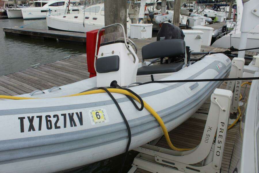 2004 Lagoon 43 Power Cat