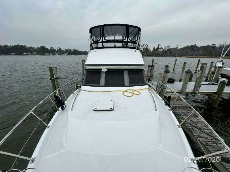 42' Jefferson foredeck aft