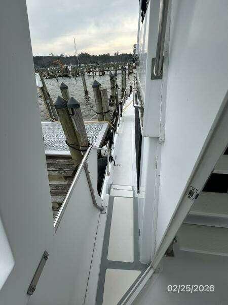 42' Jefferson port side deck2