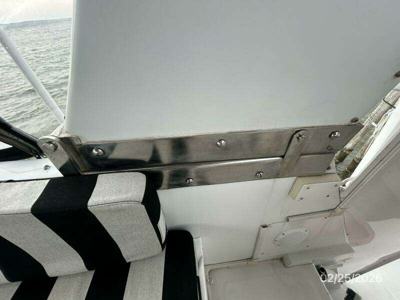 42' Jefferson flybridge arch hinge