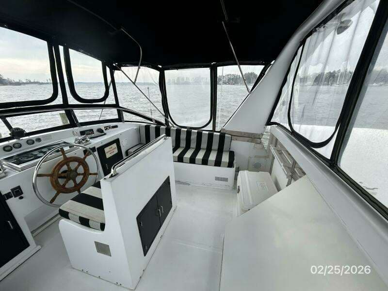 42' Jefferson flybridge starboard