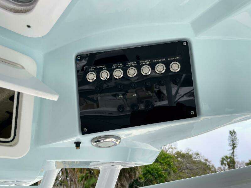 2019 Sea Fox 328 Commander