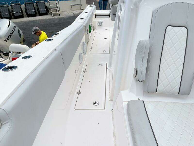 2019 Sea Fox 328 Commander