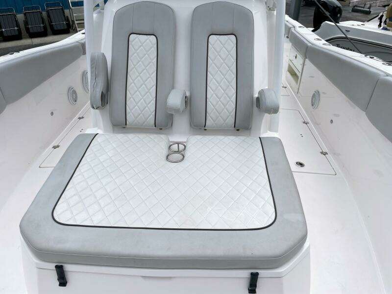 2019 Sea Fox 328 Commander