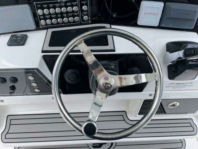 2019 Sea Fox 328 Commander