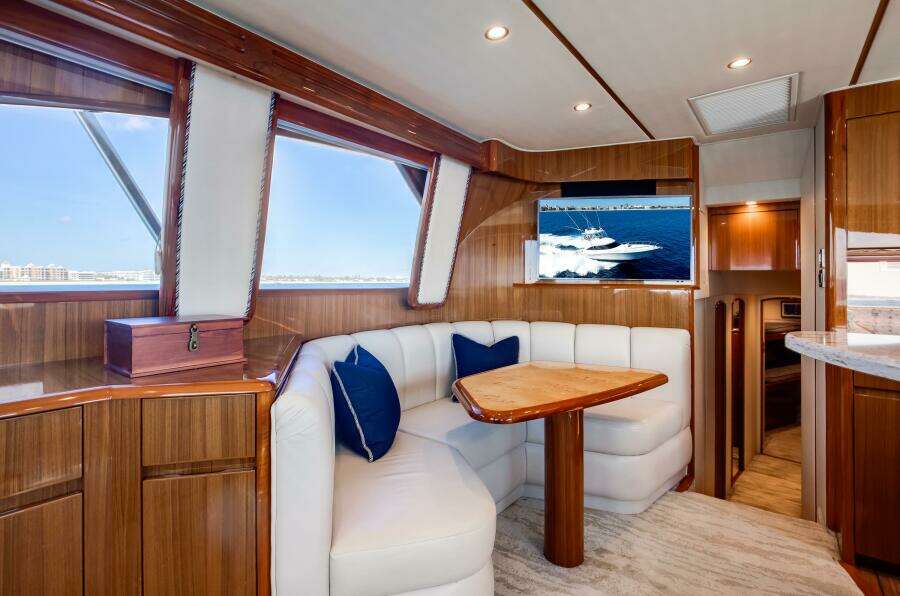 Viking 48 - Dorothy Marie - Dinette