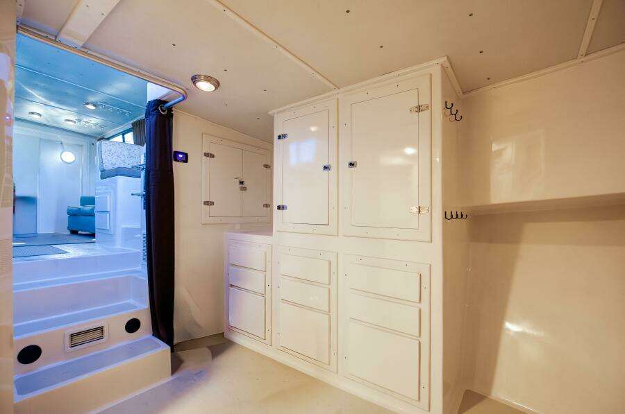 Trawler 46 - Lone Piranha