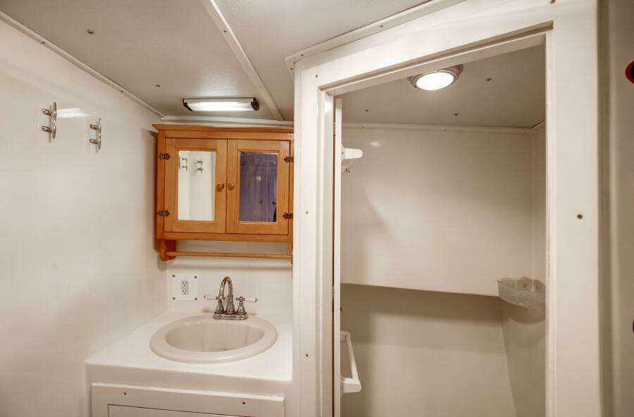 Trawler 46 - Lone Piranha