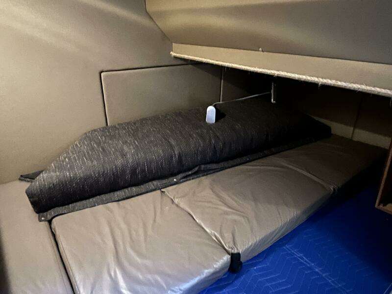 1996 Bayliner 3788 Command Bridge