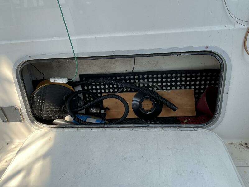 1996 Bayliner 3788 Command Bridge