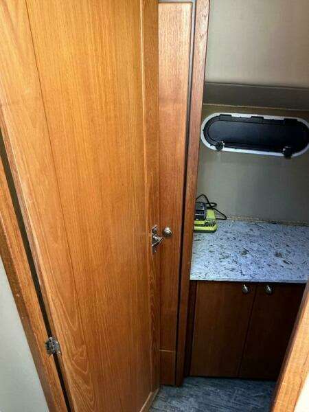 1996 Bayliner 3788 Command Bridge