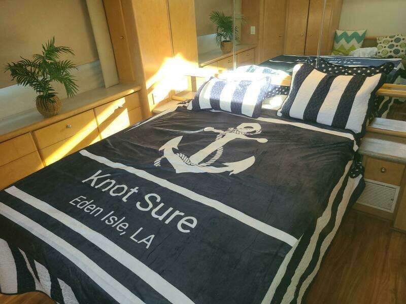 Carver 455 Aft Cabin