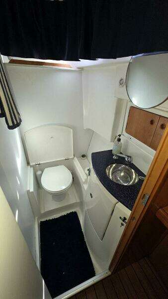 Master Head - Vanity and Toilet