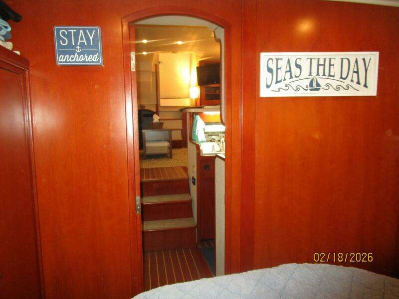43' Mainship guest stateroom aft