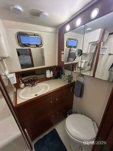 43' Mainship master stateroom head