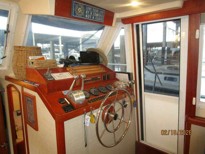 43' Mainship lower helm1