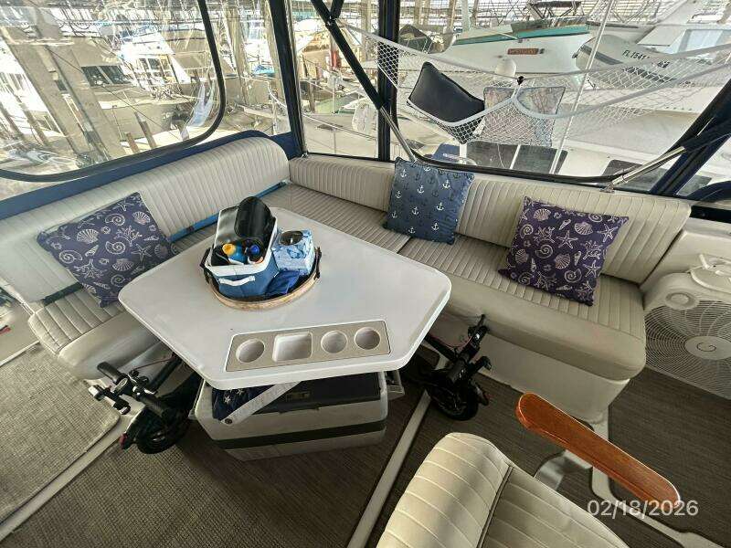 43' Mainship flybridge port seating