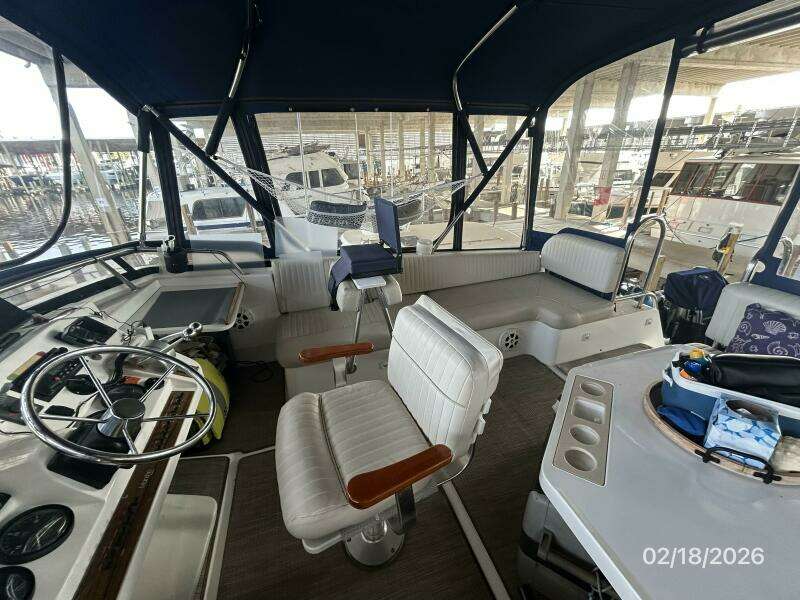 43' Mainship flybridge starboard