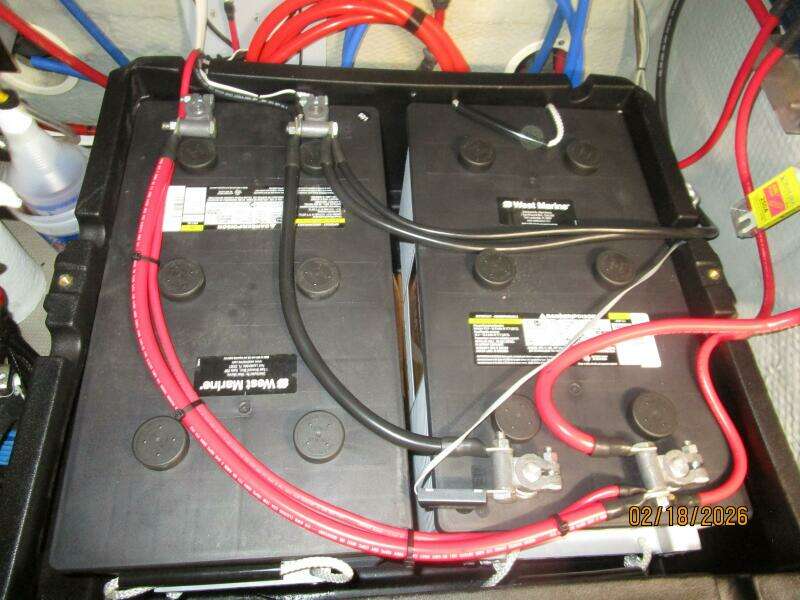 43' Mainship house battery bank