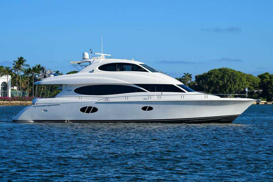 Lazzara 80 WILLYN - Starboard Profile