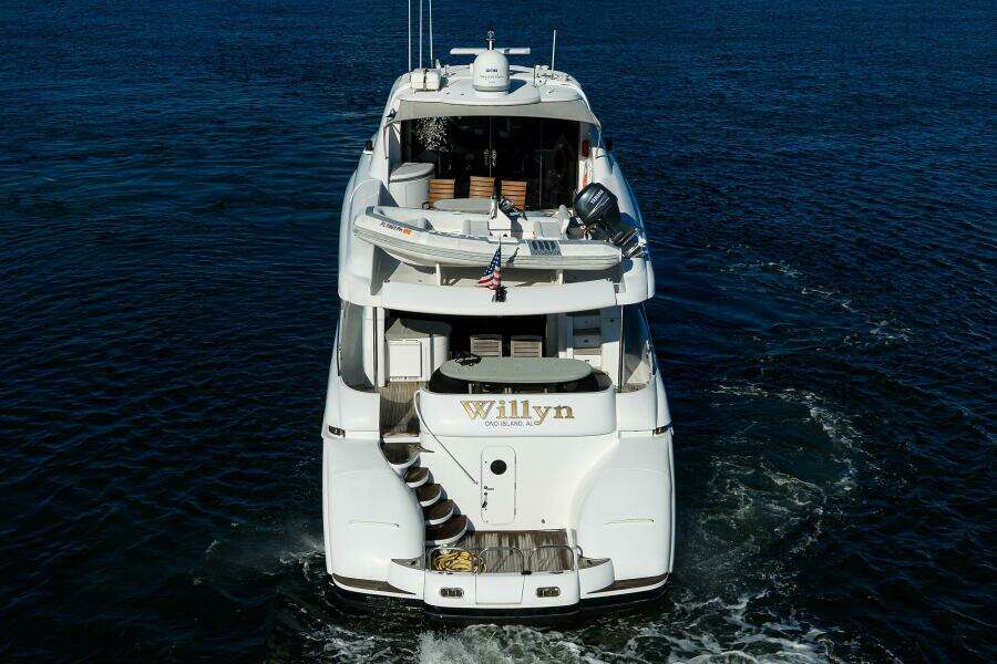 Lazzara 80 WILLYN - Aerial Aft Profile