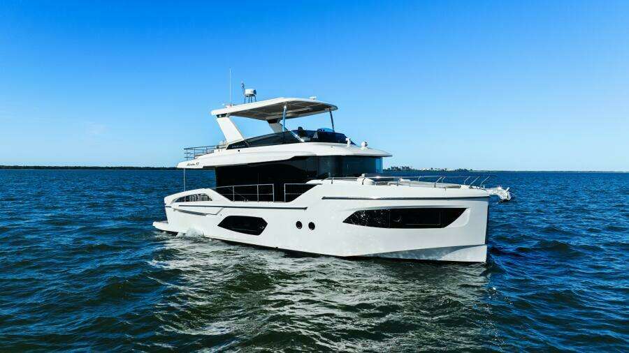 2025 Absolute Navetta 53 - Profile