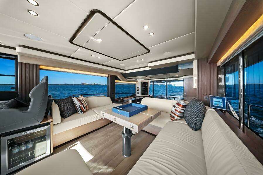 2025 Absolute Navetta 53 - Salon