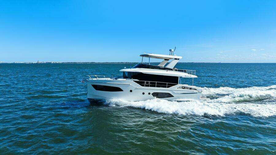 2025 Absolute Navetta 53 - Profile