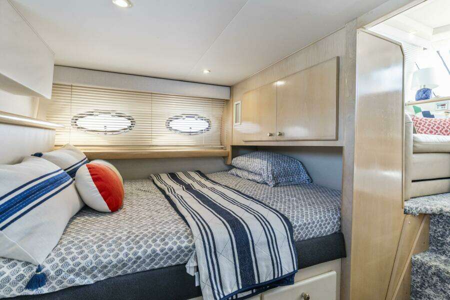 2000 Carver 326 Aft Cabin Motor Yacht