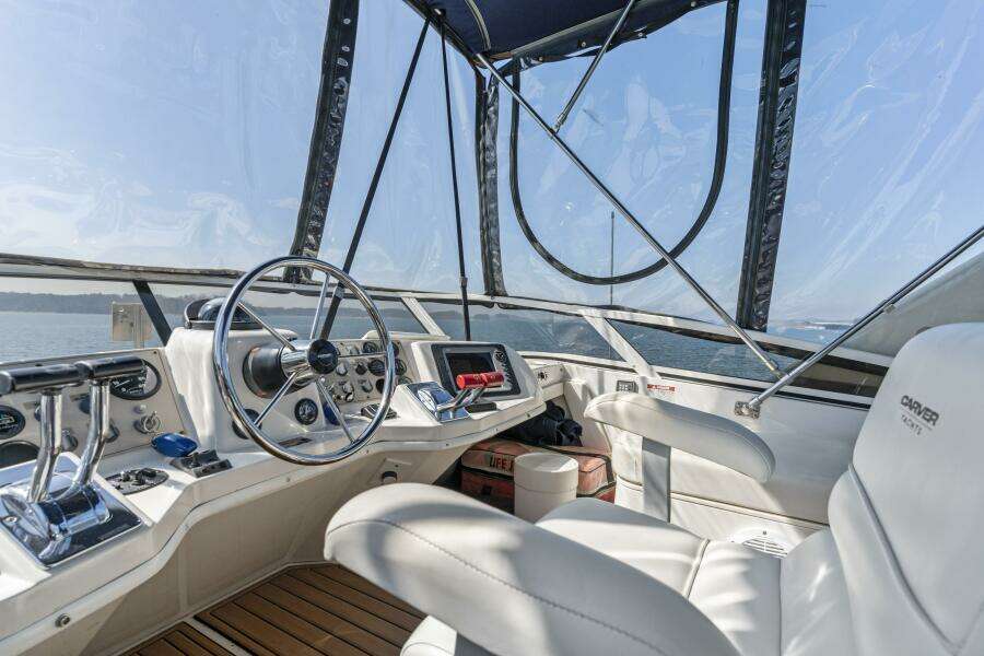 2000 Carver 326 Aft Cabin Motor Yacht