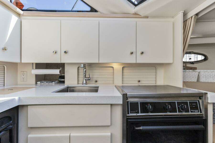 2000 Carver 326 Aft Cabin Motor Yacht