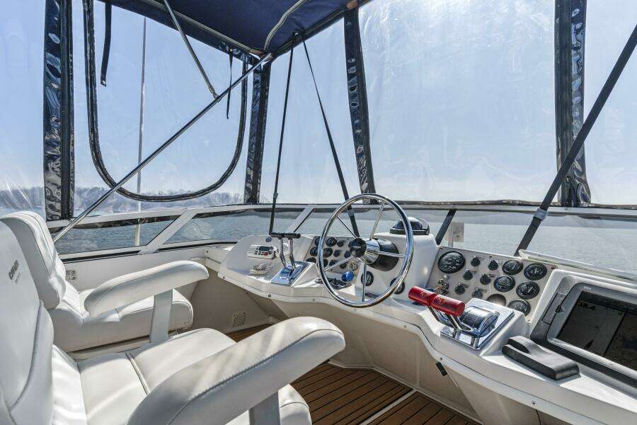 2000 Carver 326 Aft Cabin Motor Yacht