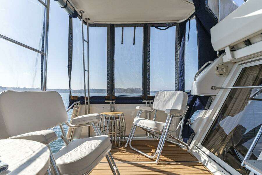 2000 Carver 326 Aft Cabin Motor Yacht