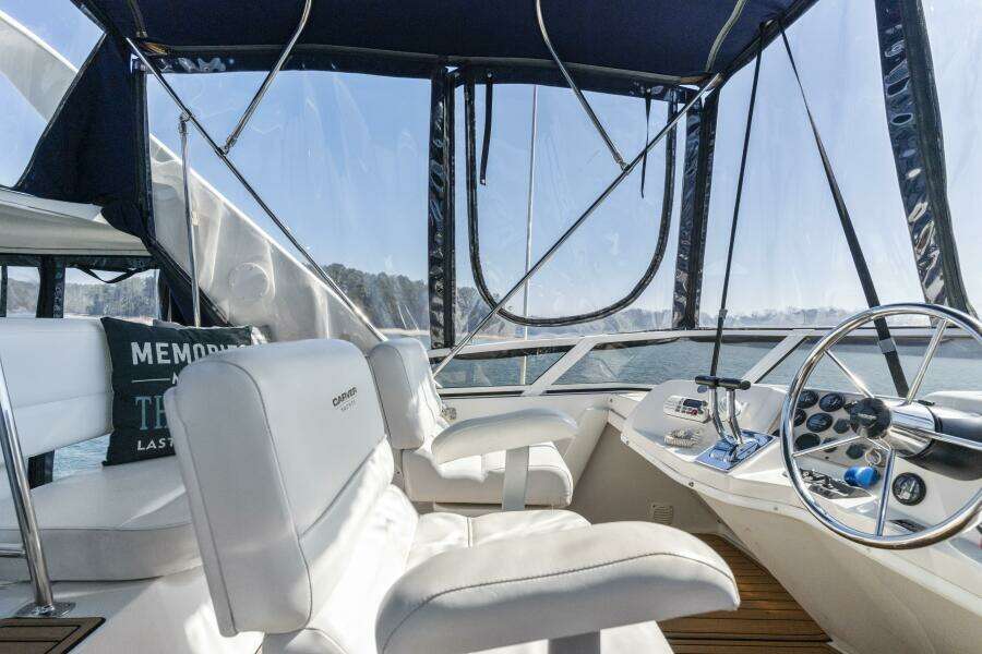 2000 Carver 326 Aft Cabin Motor Yacht