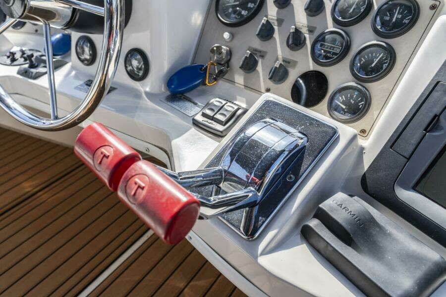 2000 Carver 326 Aft Cabin Motor Yacht