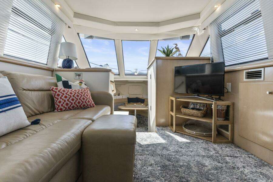 2000 Carver 326 Aft Cabin Motor Yacht