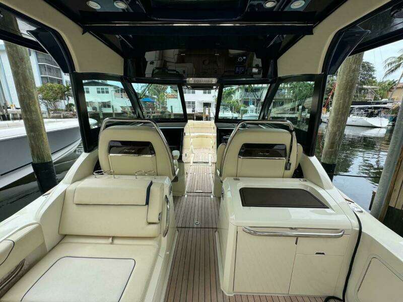 2022 Chris-Craft Calypso 35