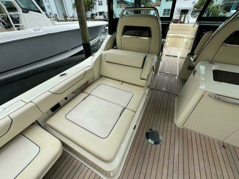 2022 Chris-Craft Calypso 35