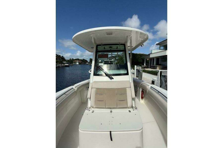 2018 Boston Whaler 250 Outrage
