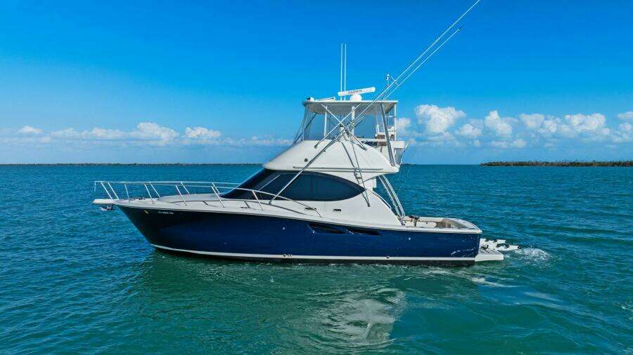 2013 Tiara Yachts 3900 Convertible - Profile 