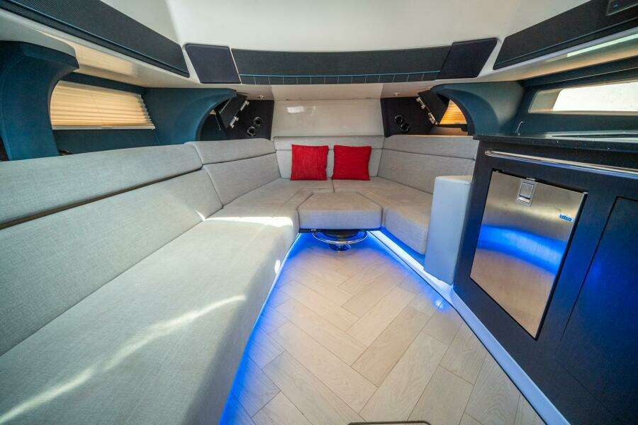 2023 Boston Whaler 420 Outrage