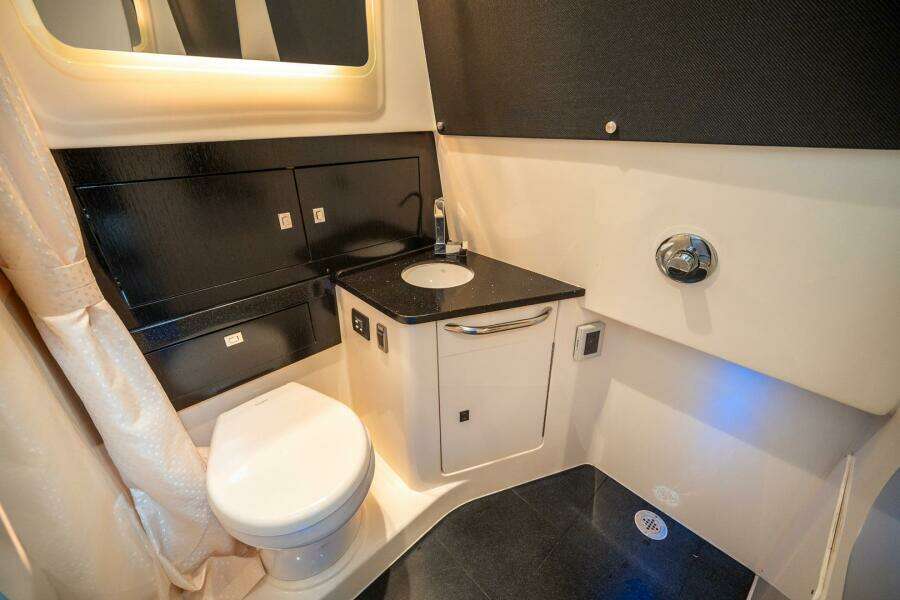 2023 Boston Whaler 420 Outrage